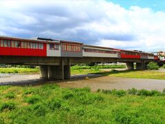 町の北を流れるマリッツァ川にかかる一風変わった橋。