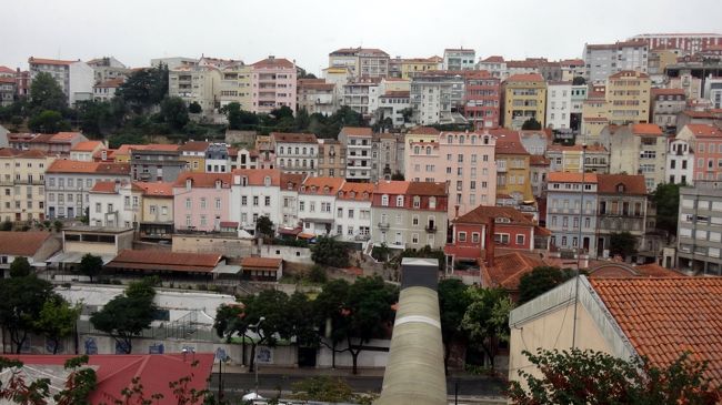 ゴチャゴチャとした建物の重なりが、面白いです。