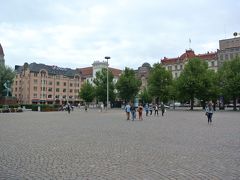 ヘルシンキ中央駅の東側に広がる、駅前広場（RAILWAY SQUARE）。
めちゃくちゃ広い。
旧共産圏並み･･･。