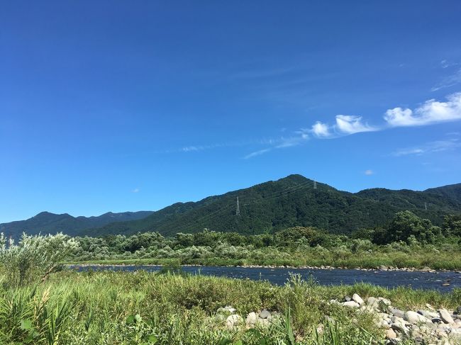 勝山市は今や福井県を代表する施設、「恐竜博物館」があります。<br />週末にはこんな田舎に渋滞がおきるほどの人気です。<br />あとは、スキー場があるので、冬は関西からの観光客が多いですね。
