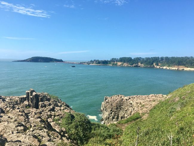 東尋坊も自殺の名所という嫌なイメージがありましたが、ちょっと前はポケモンの聖地として有名になりました<br />最近はドローンでフラフラしてる人がいないか探したりしてるそうです<br />東尋坊は景勝地。景色を楽しみに来ないとですね！<br />素晴らしい景色でした(^^)