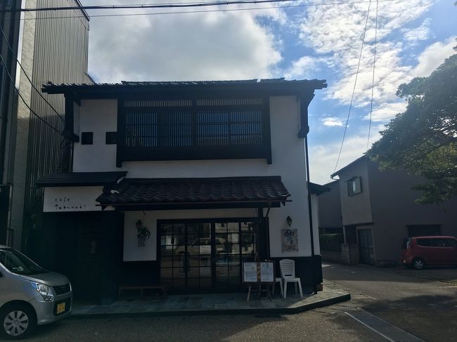 続きまして、甘くて冷たいもの。<br />ジェラートカルナさん。<br />三国花火で有名な三国サンセットビーチ近くにあります。<br />駐車場は店裏に3台分