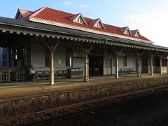 西岩国駅に到着
〔ミッション１〕
　岩徳線西岩国の駅舎の写真を撮影せよ