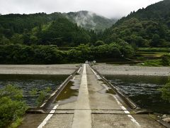 しばらくすると雨が止んだ現地・・・
「茅吹手沈下橋 (新谷沈下橋)」にやって来ました
この沈下橋も、四万十川の知る人ぞ知る絶景ポイントであるんですよねｗ