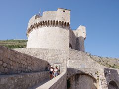 ミンチェタ要塞です。要塞自体は小さなものですが、旧市街で一段高い所に建っているので、絶好の展望台となっています。
