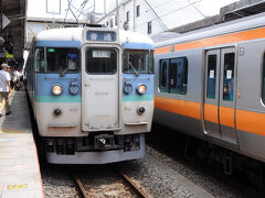 地元の駅から、最短距離の武蔵野線経由で高尾駅へと向かう。
高尾駅から乗車したのは、11時20分発の小淵沢行きの普通列車。
急な旅立ちだったので、かなり出遅れた。