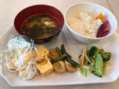 本日も早起き！旅行中の方が規則正しい生活だなぁ。

今回は朝食付きプランだったのでありがたく頂いてから出発です。
ちゃんとおかずが手作りな感じで美味しかった…けど米だけは口に合わず。
何だろう…炊き方じゃなくて米自体の味が好みでは無かった（＾ω＾；）