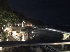 最終日は、再びロックバーへ。
この日は日が落ちてからいったせいか、初日に座れなかったバーカウンターがあるところへ案内してくださいました。
