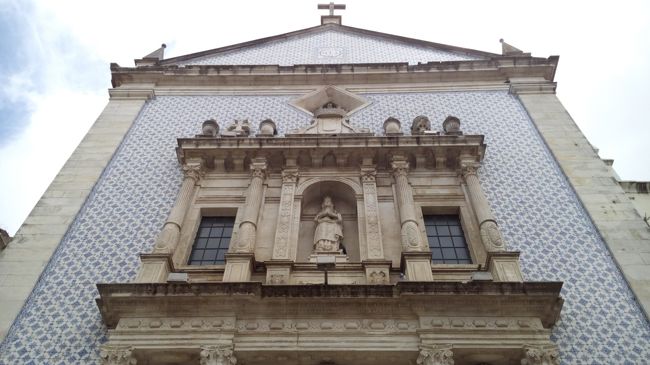 レプブリカ広場に面して建つミゼリコルディア教会。<br />小ぢんまりとしていますが、元はアヴェイロのカテドラルだったそうです。<br />