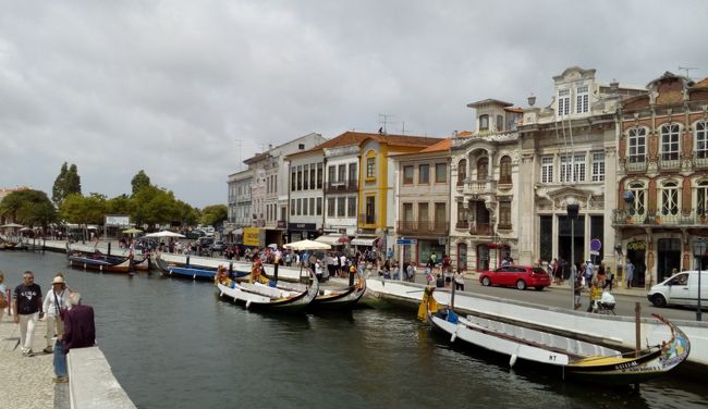 一息ついたところで、改めて運河を眺めます。<br />川沿いのアールヌーボーの建物、そして「モリセイロ」と呼ばれる小船・・・<br />絵心があれば描いてみたくなるような風景。