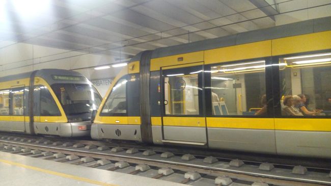 昨日は見られなかった夕日を見ようとセントロへ。今日もD番線利用。<br />サンベント駅の先から地上に出ると、すぐにドンルイス1世橋の上段を渡ります。<br />渡りきった所近くにあるジャルディン・ド・モロ駅で下車。