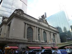 公立図書館から歩いてすぐ。ニューヨークのターミナル駅といえばの、グランドセントラル駅に到着！