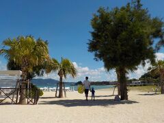 みなみのしまのうみに到着。
白い砂と青い海と空が眩しいです（今までずっと冬に来てたからね…）。