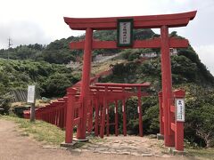 角島から車で１時間くらい。元乃隅稲成神社に到着。