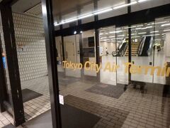 7月28日（金）19:10

努力の甲斐あってか、なんとか出発の日を迎えることが出来ましたが。。

まだこの時は若干、咳だけが残っていて、声も鼻声でした・・(>_<)　

鏡に向かって「My name is omivo.」と言うと、

鏡の中の人が「By Dave is obibo.」と返します。

念のため、昨日クリニックであと10日分ほどの咳止めを処方してもらいました。