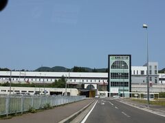 北海道新幹線・奥津軽いまべつ駅です。「道の駅・いまべつ」が併設されていて、小休止。