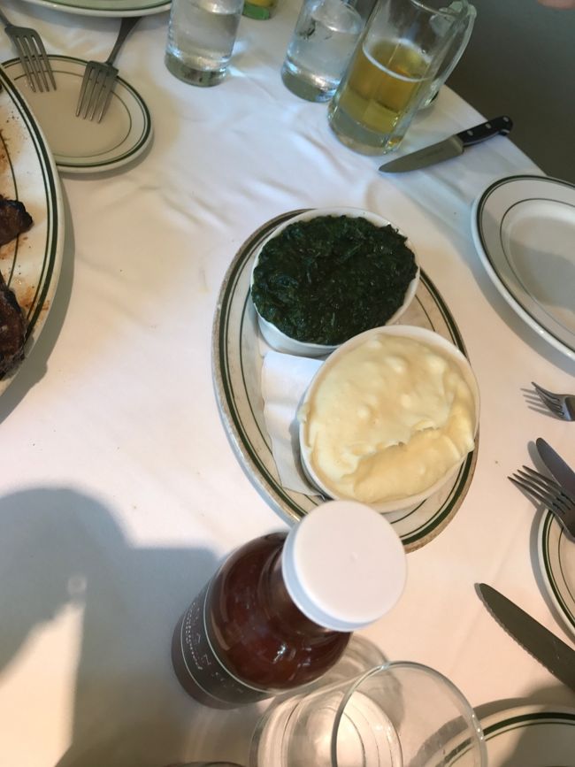 付け合わせのポテトとほうれん草です。<br />このほうれん草は、絶品です。