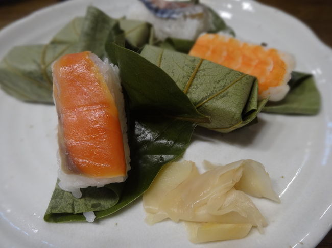 お昼は「平宗」にて。柿の葉寿司をいただきます。奈良に来た感。