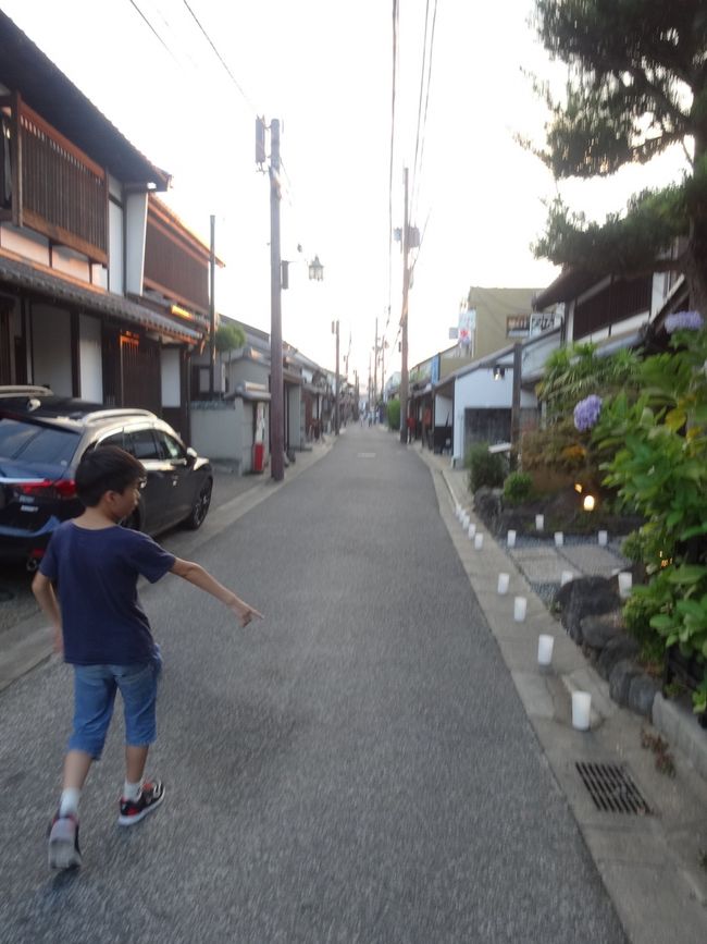 お宿で休憩した後は、夕御飯をいただきに町家の雰囲気が漂うならまちへ。