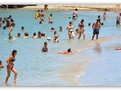 【ブラジルのビーチの光景】

.....午後になると、ビーチにも人が増えてきました。