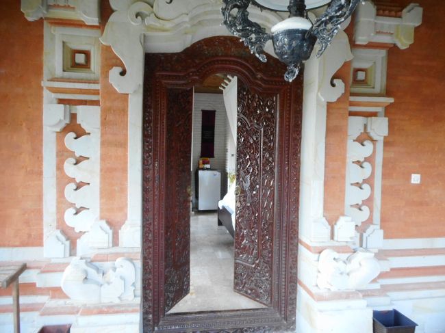 部屋の入口。重厚扉バリっぽい！