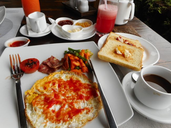 朝食。パンが美味しかったのおかわりをしました。<br />スイカのジュースもGOOD！<br />ちなみにジャムは、スイカとパイナップル初めてでした。