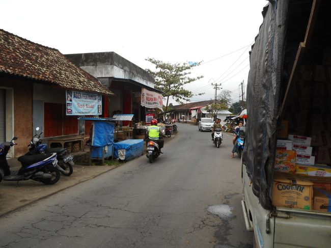 村の中心部まで来ました。