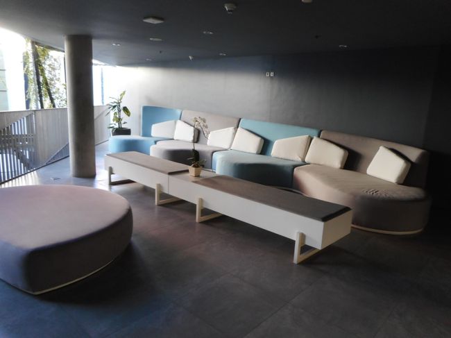 エレベーター前のロビー。