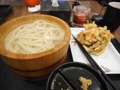 今日の夕食は「丸亀製麺」でした。
現地でも人気があるようで賑わっていました。