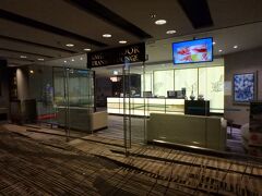 アンバサダー トランジット ラウンジです。(^_^)

20ドルバウチャーと引き換えに、ここで２時間休憩してシャワーを浴びます。