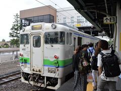 30分ちょっとで石狩当別に到着です。
浦臼行きに接続しており、
次の駅、北海道医療大学へ向かう
学生たちが１両編成にたっぷり乗り換えて、
満パンですぐに発車していきました。
医学生って朝早いんですねー。
