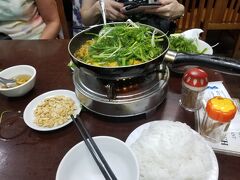 本日の夕食は、旧市街にありますチャーカーの有名店に伺います。
チャーカーラボンです。