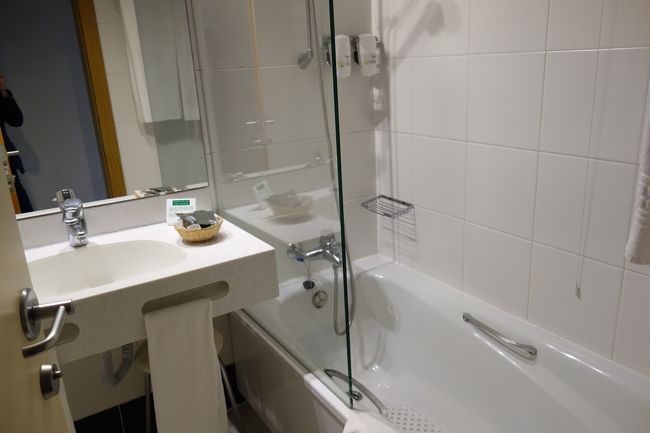 ここのお湯の出も排水もバスタブは普通に使えました。