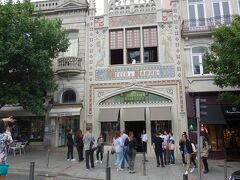 お次は有名な書店レロ・イ・イルマオン。