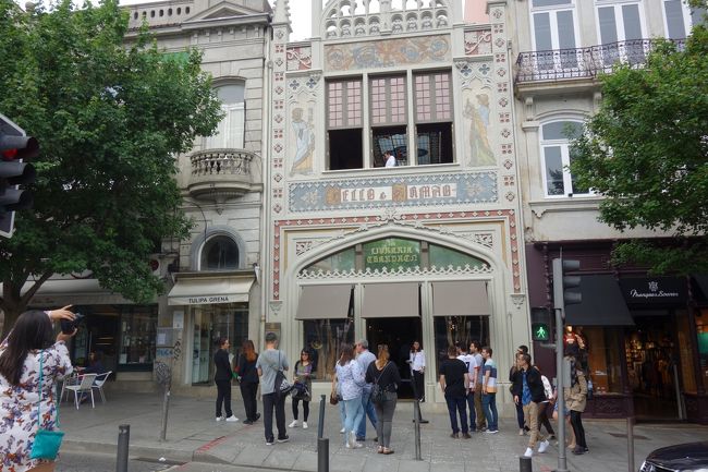 お次は有名な書店レロ・イ・イルマオン。