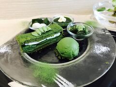 2日目のお茶タイムは、るるぶでチェックしていた茶の環へ。


抹茶ずくしのスイーツが楽しめるとのことで旦那とテンション上がり気味♫


息子もくずらずお茶できました。頼んだのは色々少しずつ楽しめる抹茶プレート。


どれも思っていたより甘すぎず、お上品なお味でした。