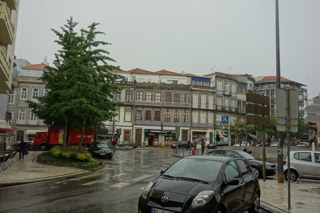 少し小降りになったスキにホテルへ戻ります。<br />