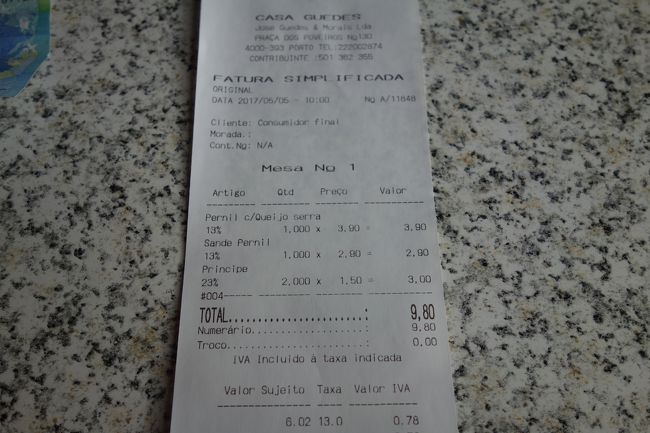 ビール×2、ビファナ×2で9.8ユーロ。