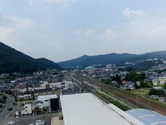 二戸駅
二戸駅（にのへえき）は、岩手県二戸市石切所（いしきりどころ）にある、
東日本旅客鉄道（JR東日本）・IGRいわて銀河鉄道の駅である。
展望タワーがあるぞ、北方面を写す！
