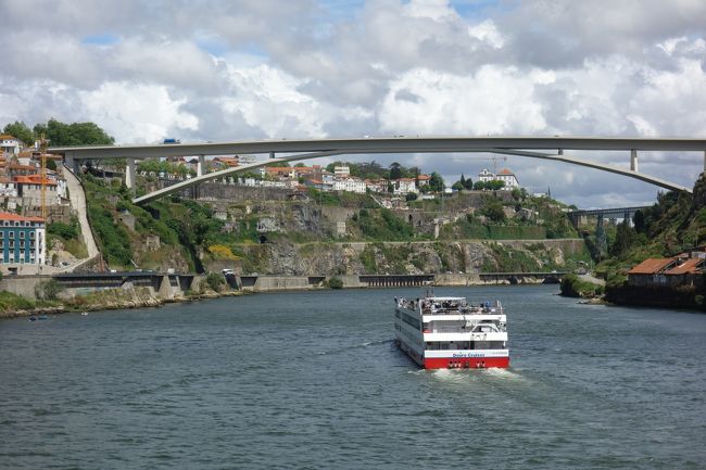 風はまだ冷たいので船は少し寒そうでした。