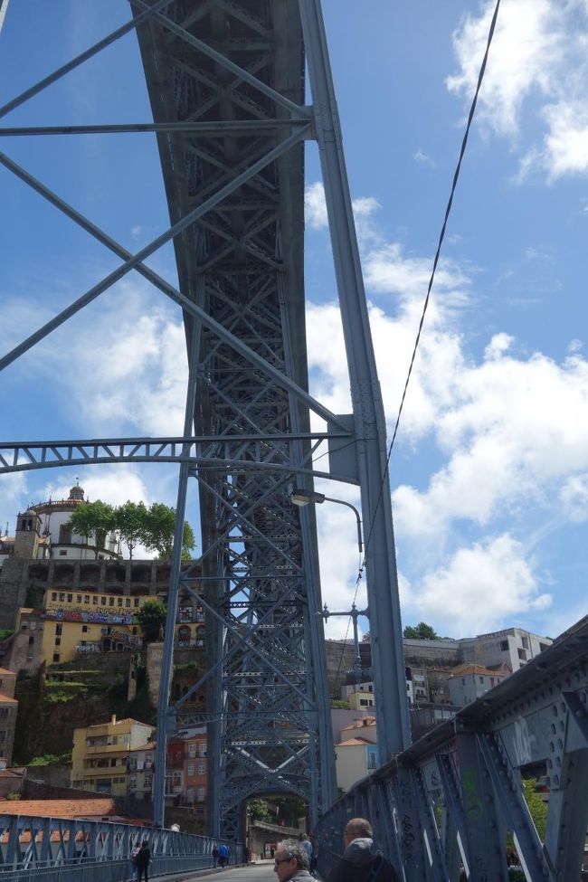 橋を渡ってヴィラ・ノヴァ・デ・ガイア地区へ。