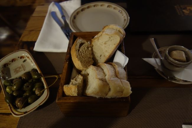 パンとオリーブ。