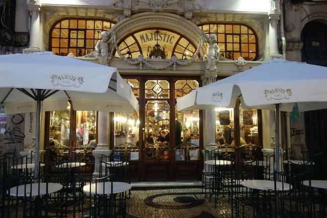 マジェスティックカフェ。<br />まだお店の中は混んでいるようですね。