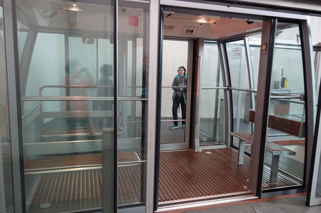 箱が大きい。<br />1分かからず上に到着。