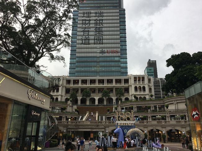 前に行った時にはなかった1881ヘリテージ。高級ジュエリーショップや時計やさんが並んでました。