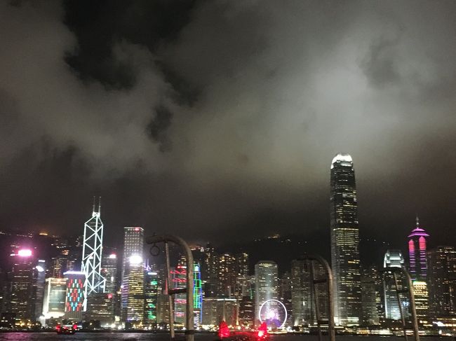 シンフォニーオブライツも見に行きました。すごいイベントを想像してたので、ちょっと拍子抜けな感じでしたが、それでもキラキラしてて綺麗でした。