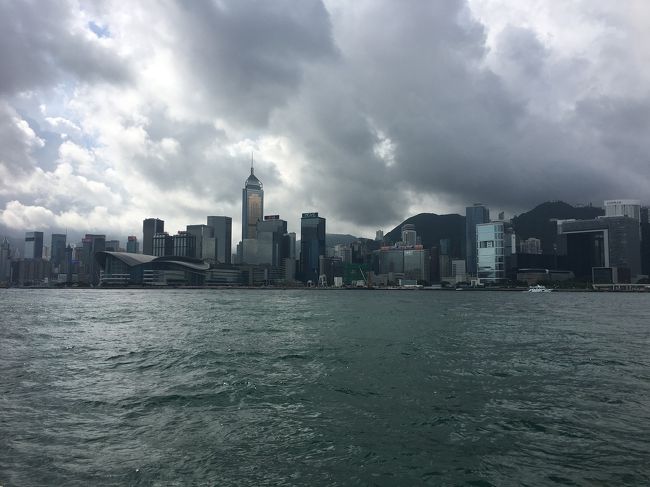 スターフェリーに乗って香港島へ。