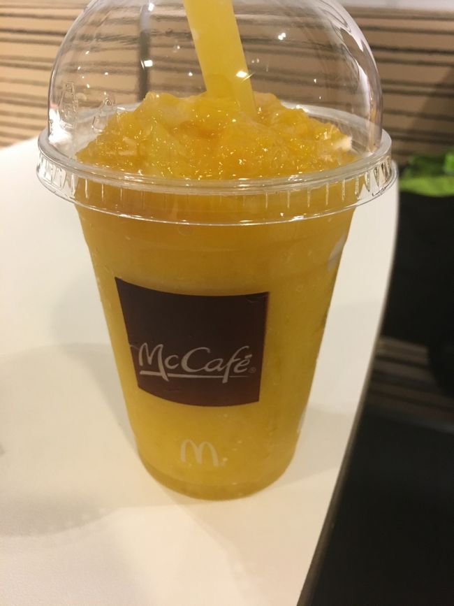 あまりに暑くて、途中マックでひと休み。<br />マンゴーフラッペはマンゴーアイスとマンゴーソースがかかってて、贅沢な一品。<br />日本のマックにもあればなぁ。