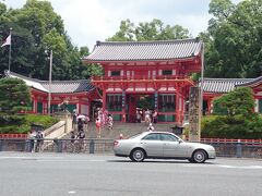 阪急で河原町まで行き、まずは八坂神社に。