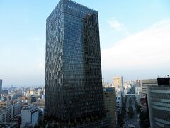 部屋からの眺望目の前には2015年に再開発で建て替えらえた大名古屋ビルヂングがどーんと視界を遮ってます。

jh2fxvの会社の支社がここに入っています。
千葉に転勤する前は名古屋支社で勤務していたので懐かしい…